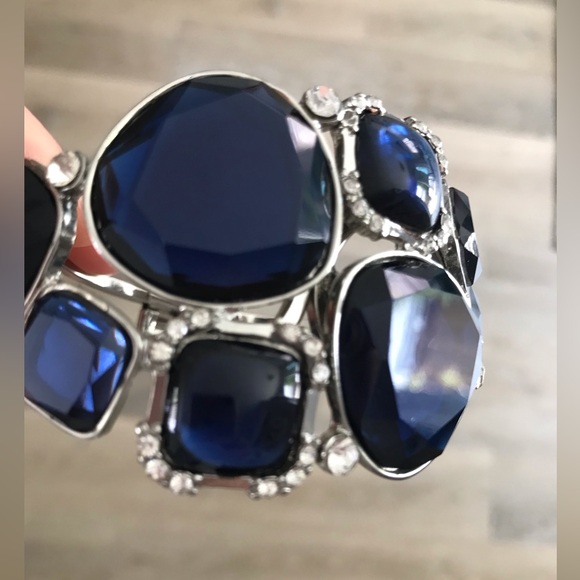 WHITE HOUSE BLACK MARKET BRACELET - Picture 3 of 7